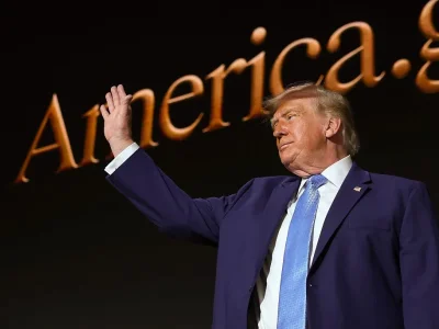 Chatbot AI của Musk tư vấn cho Trump về can thiệp Venezuela
