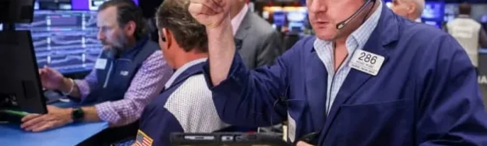 Làn sóng bán tháo cổ phiếu AI lan rộng toàn cầu