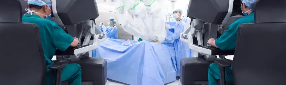 Bệnh viện đầu tiên phẫu thuật ung thư với hai robot tại Việt Nam