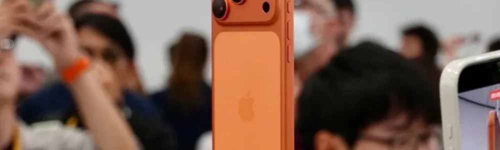 Tin công nghệ tuần qua: Apple cho thuê iPhone, OpenAI giảm giá dịch vụ AI