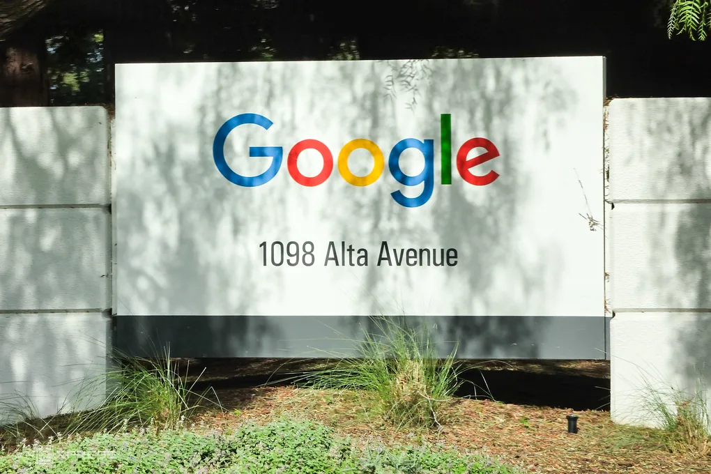 Hình ảnh biển hiệu lớn với logo Google tại trụ sở của hãng tại California, Mỹ, tháng 5/2026. Ảnh: Lưu Quý