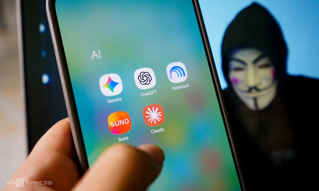 Các ứng dụng AI hiển thị trên màn hình một chiếc smartphone. Ảnh: Bảo Lâm