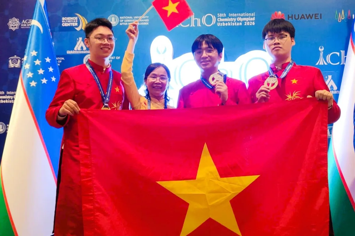 Một lớp có 3 học sinh cùng giành Huy chương Vàng Olympic quốc tế