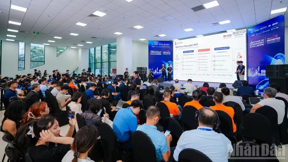Các đội thi trình bày phần thi thu hút sự quan tâm của đông đảo đại biểu. (Ảnh: HNV)