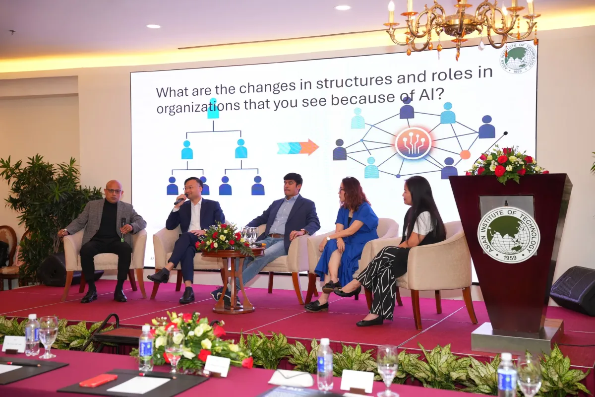 Hơn 50 lãnh đạo doanh nghiệp tìm lời giải quản trị thời A.I. - Ảnh 2.