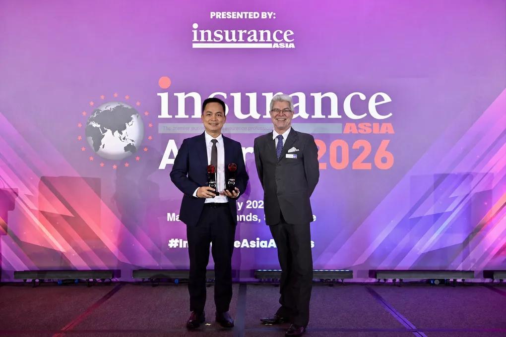 Đại diện Techcom Life nhận giải thưởng tại Insurance Asia Awards 2026. Ảnh: Techcom Life