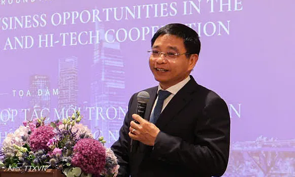 Phó thủ tướng Nguyễn Văn Thắng phát biểu tại tọa đàm với các doanh nghiệp, quỹ đầu tư Thụy Sỹ, ngày 28/7. Ảnh: TTXVN