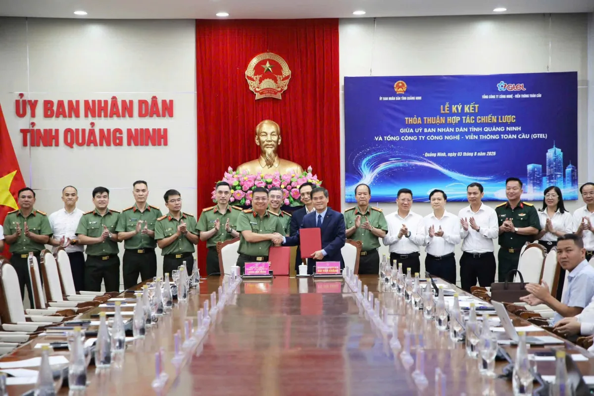 Ông Bùi Văn Khắng, Phó Bí thư Tỉnh ủy, Chủ tịch UBND tỉnh Quảng Ninh và Đại tá Lương Đức Minh, Bí thư Đảng ủy, Chủ tịch Tổng Công ty GTEL, ký thỏa thuận hợp tác chiến lược về đột phá phát triển khoa học, công nghệ, đổi mới sáng tạo và chuyển đổi số giai đoạn 2026-2030