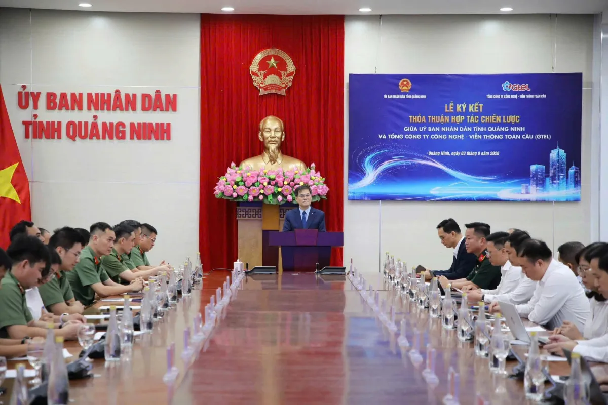 Ông Bùi Văn Khắng, Phó Bí thư Tỉnh ủy, Chủ tịch UBND tỉnh Quảng Ninh, phát biểu tại lễ ký kết