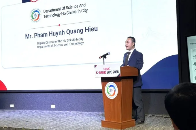 Phó Giám đốc Sở Khoa học và Công nghệ Tp. HCM Phạm Huỳnh Quang Hiếu chia sẻ thông tin về xu hướng hợp tác với doanh nghiệp Hàn Quốc. Ảnh Đỗ Doãn
