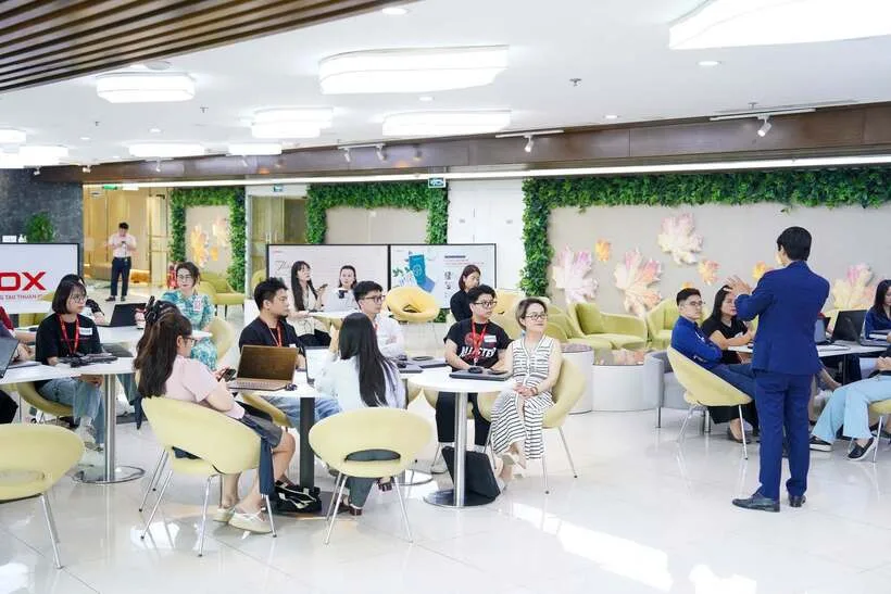 Các chương trình đào tạo chuyên sâu giúp đội ngũ liên tục cập nhật năng lực số và tư duy quản trị.