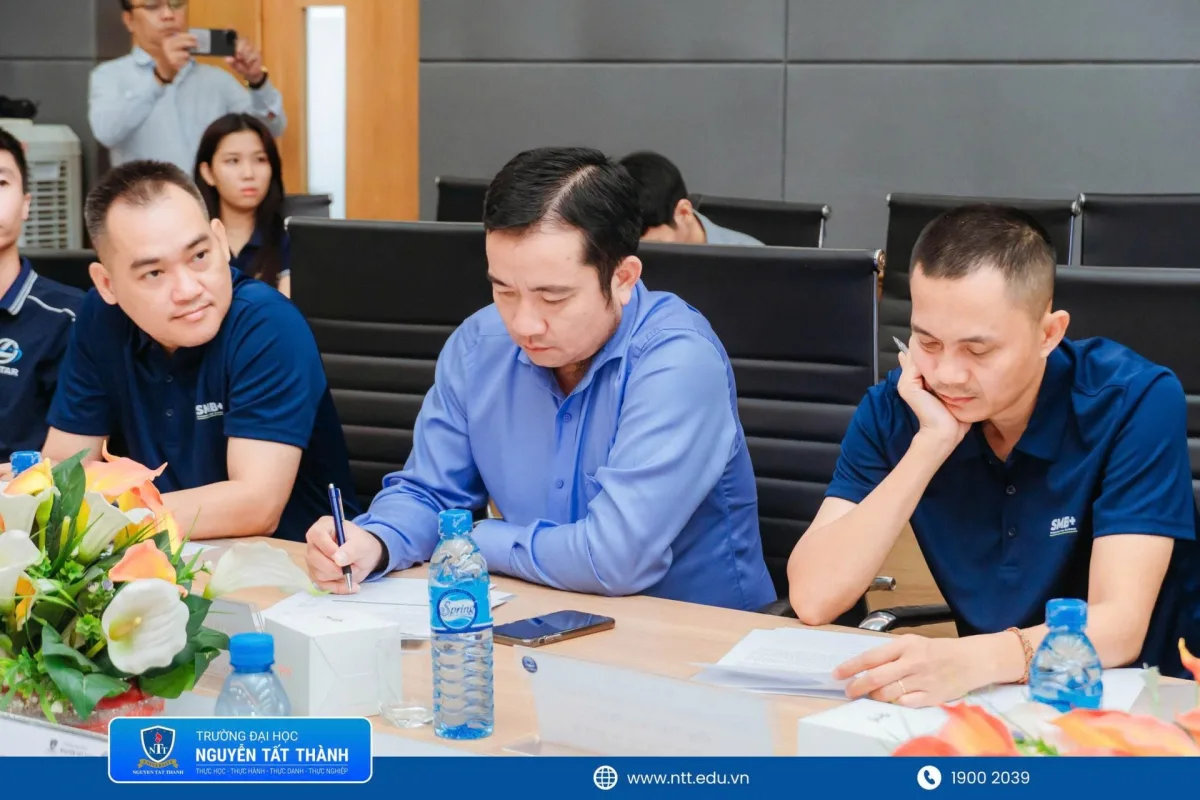 Toàn cảnh Hội thảo tham vấn các bên liên quan về chương trình đào tạo sau đại học và xây dựng Đề án mở ngành đào tạo Thạc sĩ Trí tuệ nhân tạo tại Trường Đại học Nguyễn Tất Thành.